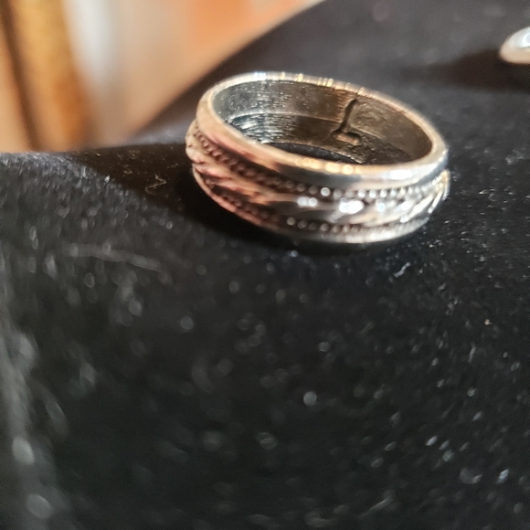 Ring size 7 - Picture 2 of 3
